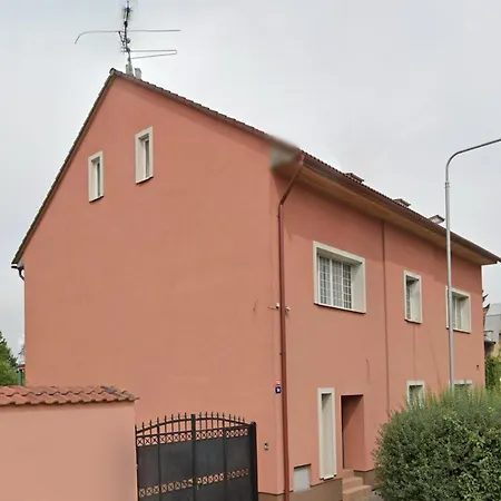 布拉格城堡公寓